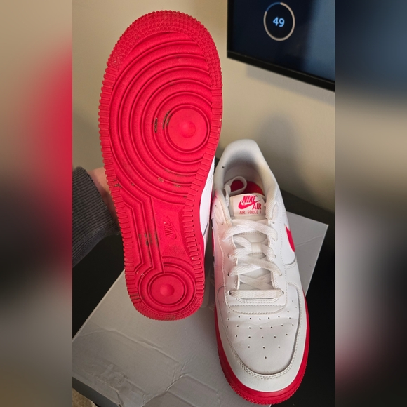 Boys (Big Kids) Air Force 1s - Size 7 - Picture 4 of 9